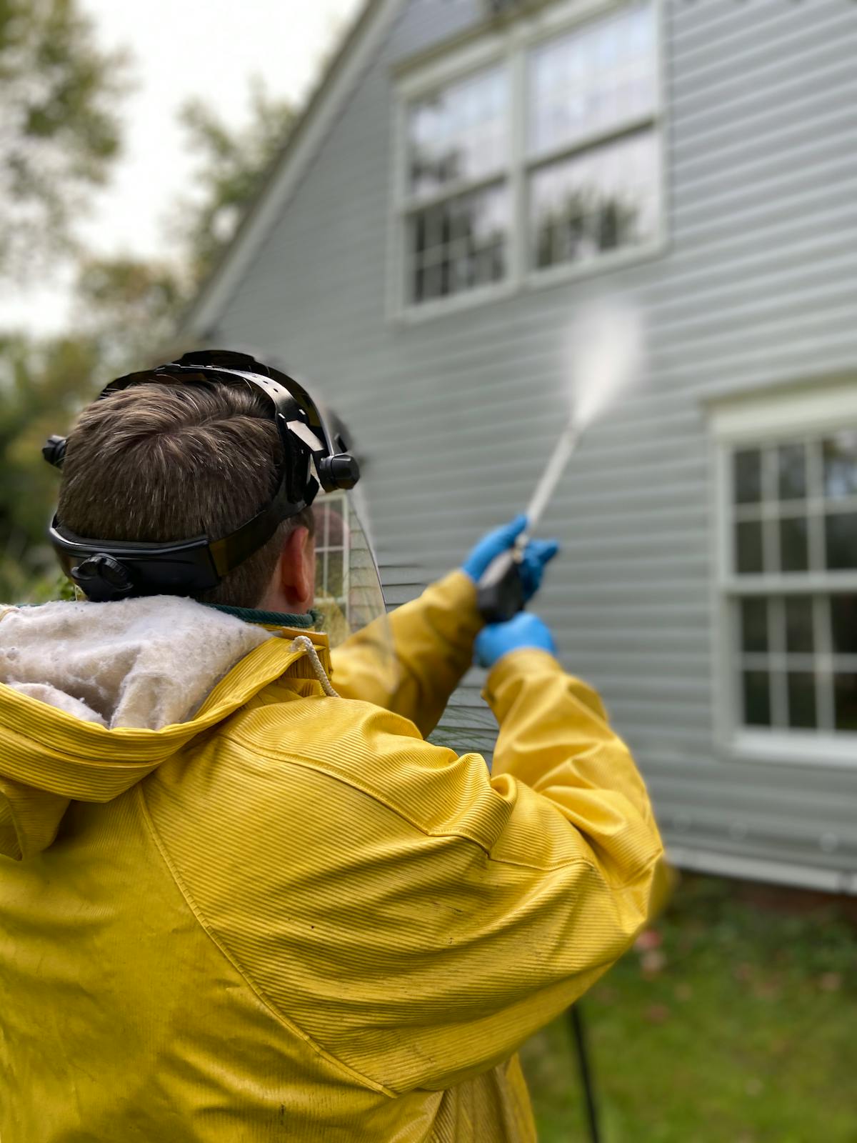 Pressure washing the exterior of a Florida home